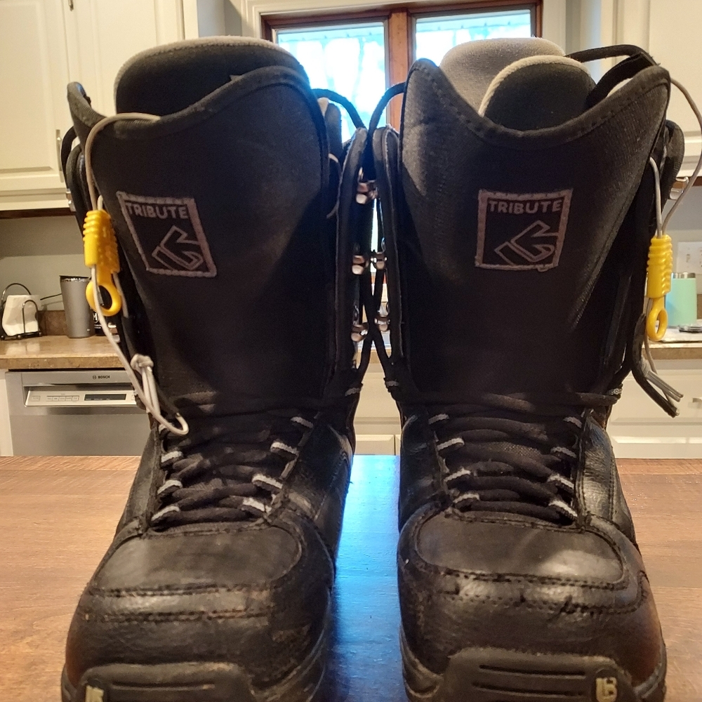 Boys size 6 Burton snowboard boots